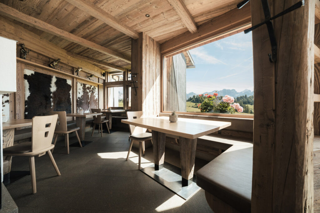 hoch gelegenes restaurant in corvara piz arlara